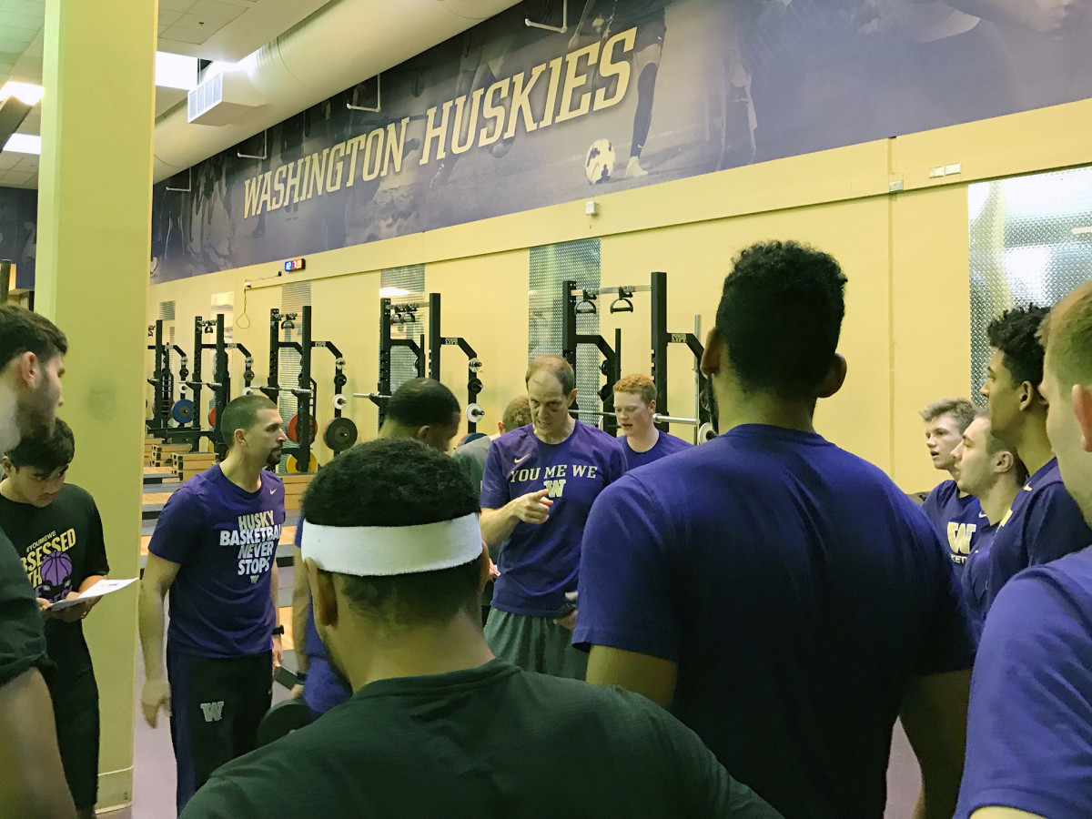 mike-hopkins-washington-huskies-basketball-new-coach-2000.jpg